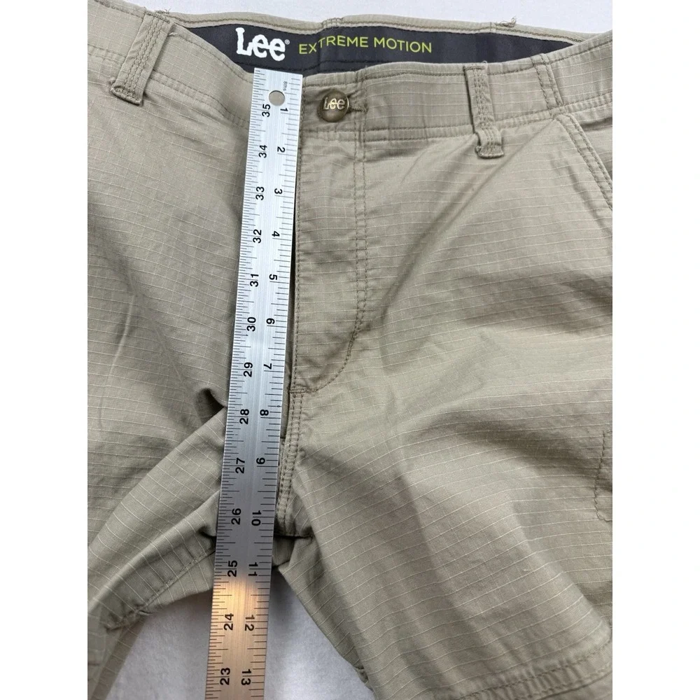 Lee Extreme Motion Cargo Shorts Mens 34 Beige Ripstop Stretch